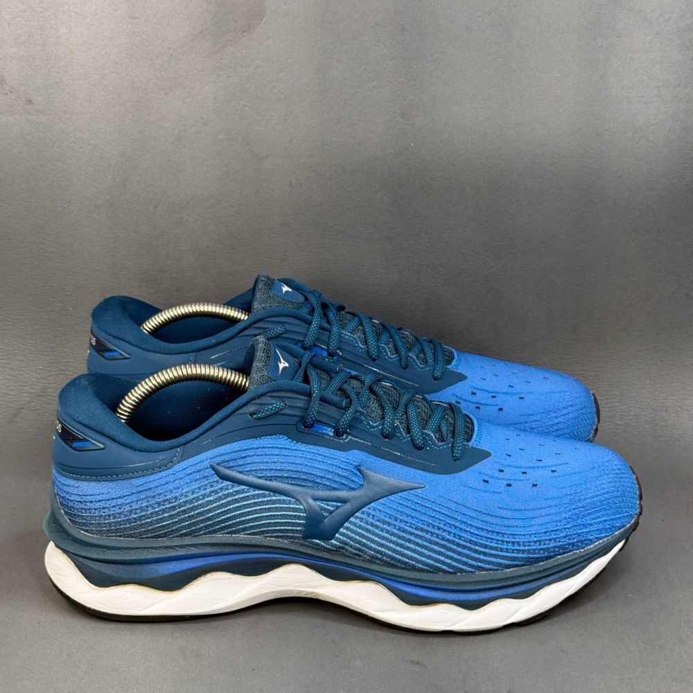 Mizuno Womens size 11.5 Wave Sky 5 Athletic Sneaker Running Shoes Imperial Blue